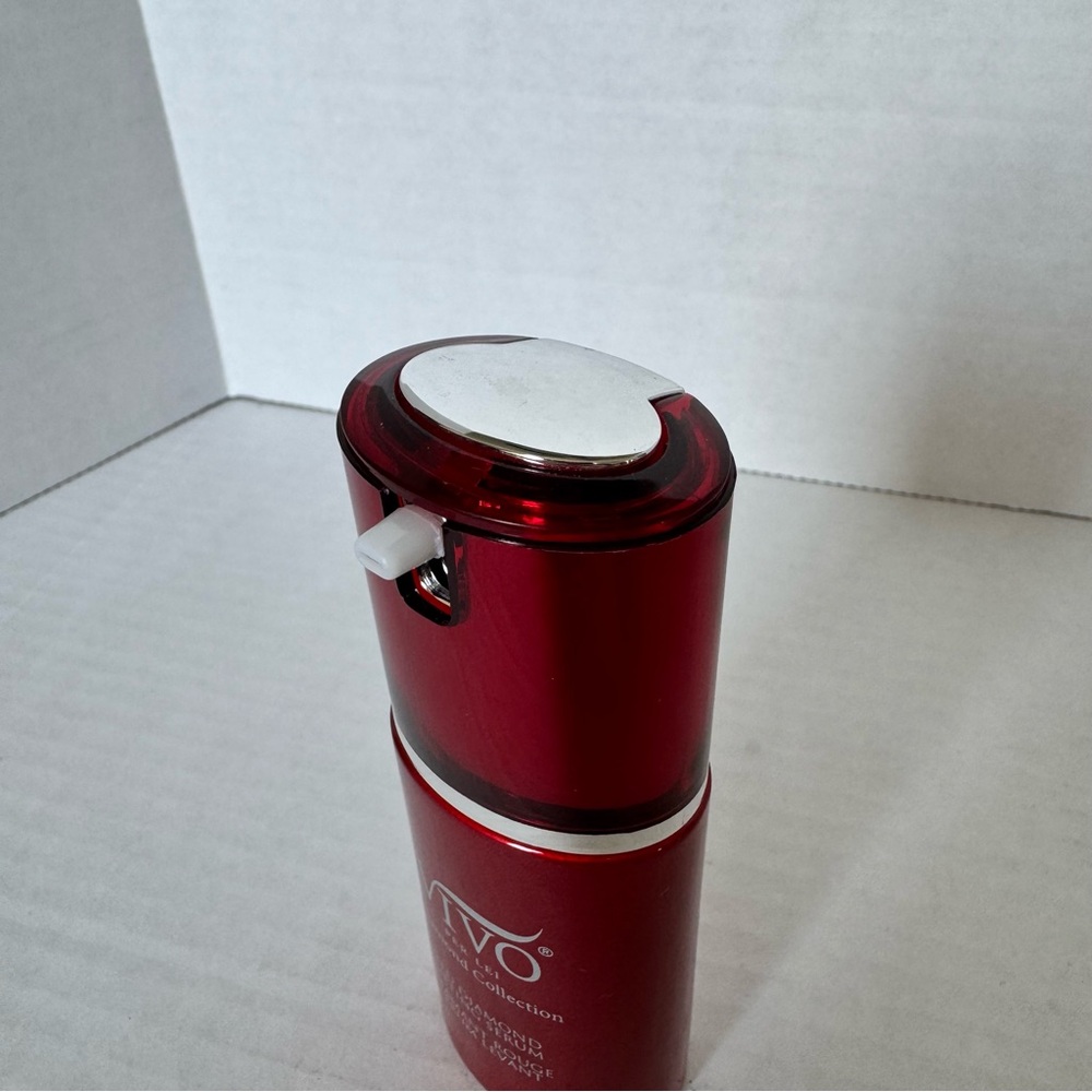 New Vivo Per Lei Red Diamond Lifting Serum 1.34oz Skin Care Tightening Youthful - Picture 3 of 3